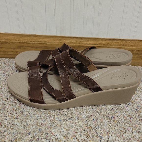 Crocs Brown Leigh Ann Women's Wedge Sandals Sz 10 Leather - Picture 1 of 6